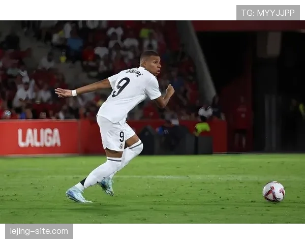 前插撕破防线，本赛季姆巴佩由射手转为串联型